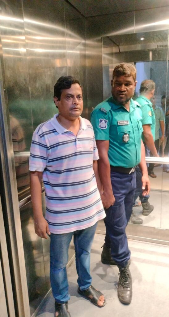 মারা গেছেন হার্ট অ্যাটাকে, ১০ মাস পর কুপিয়ে হত্যা মামলায় বেরোবি শিক্ষক মাহমুদুল হক আটক